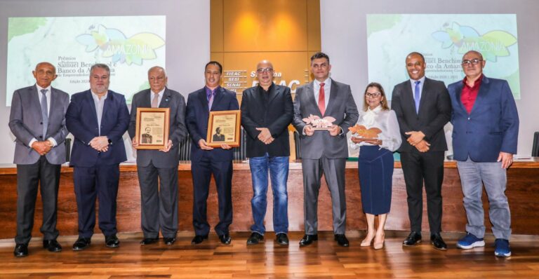 Emoção marca outorga dos prêmios Professor Samuel Benchimol e Banco da Amazônia