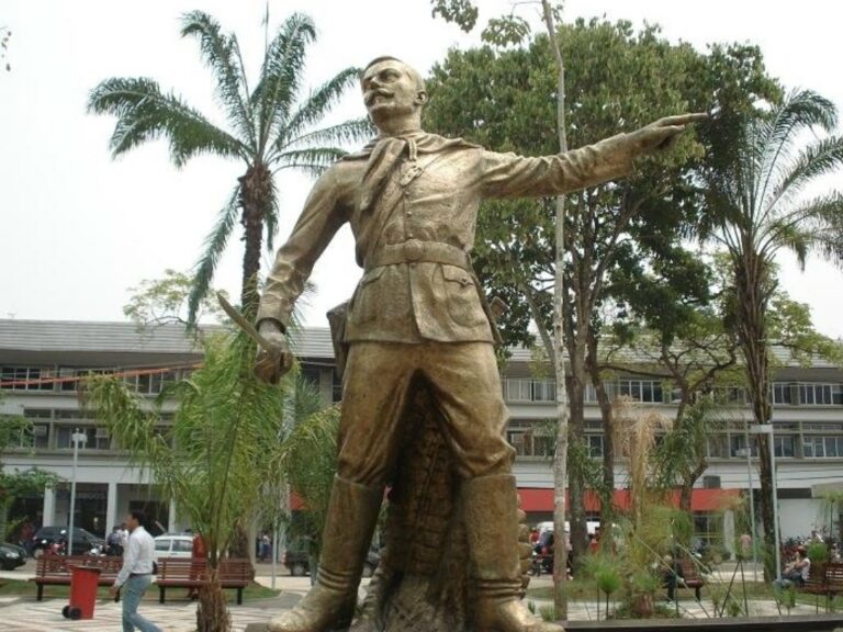 No aniversário de Rio Branco, estátua de Plácido de Castro vai ganhar espada nova