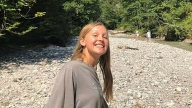 Adolescente se recupera após ser mordida e arrastada por crocodilo