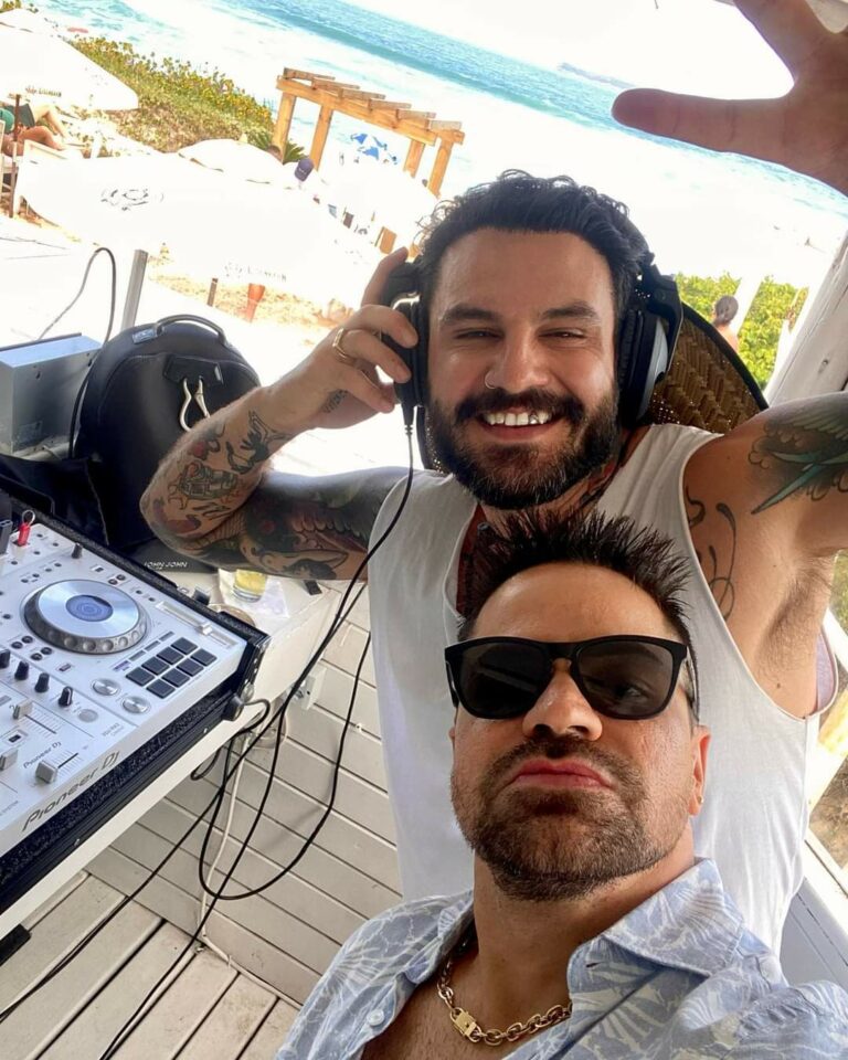 Em SC, empresário e proprietário do Espaço Galvez no AC vira DJ e comanda pista para famosos; saiba tudo