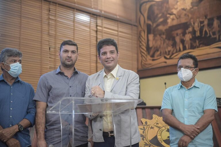 ‘Do porteiro ao professor’: em vídeo, Gladson comemora pagamento de abono e detalha valores