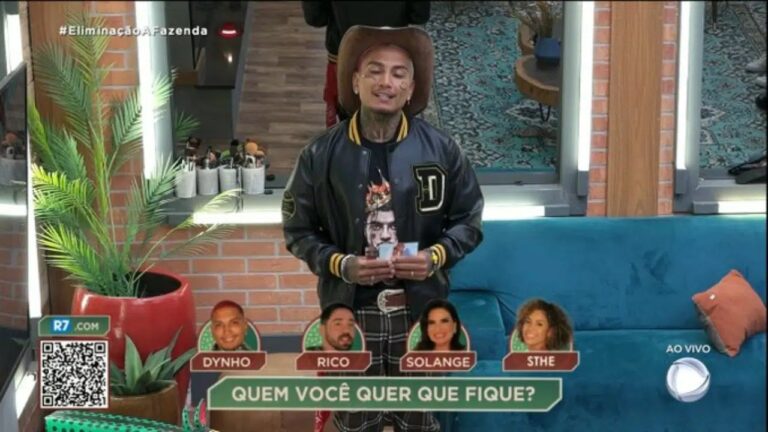 Dynho pede para ficar na ‘Fazenda’ segurando foto de Mirella