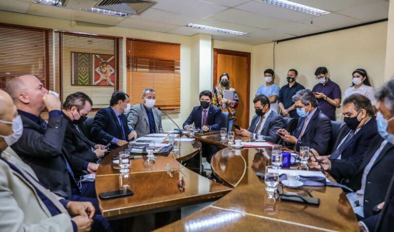 Emenda que prevê pagamento de abono de R$ 1.500 a servidores da Saúde no AC é rejeitada em comissão na Aleac