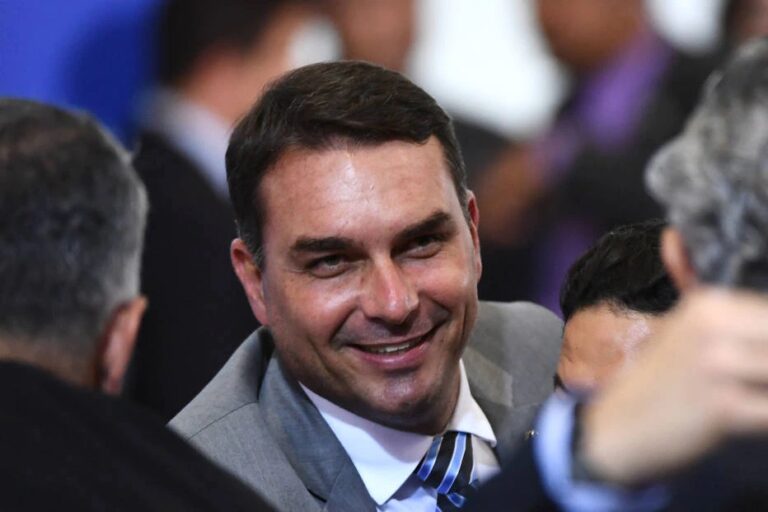 Flávio vira negociador eleitoral de Bolsonaro com União pelo Brasil e Pros