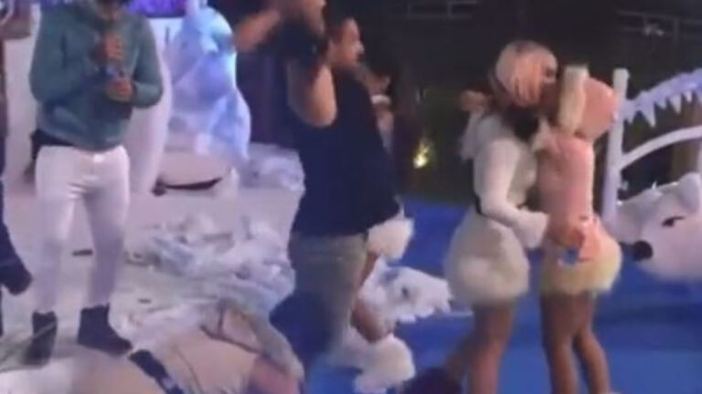 Sthe, após troca de carícias com Dynho, beija Aline em A Fazenda 13 e clima esquenta