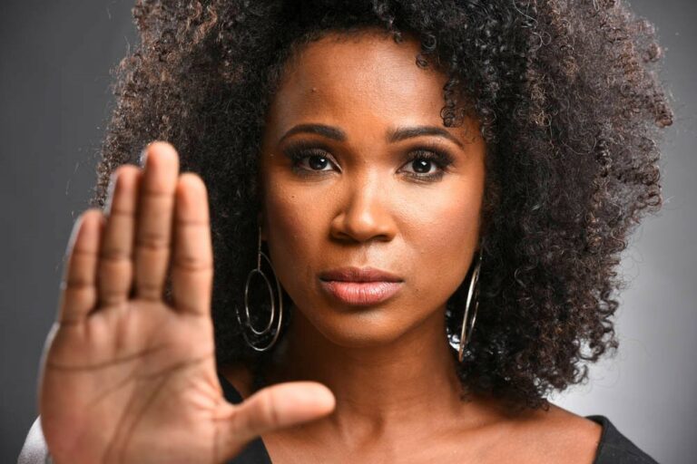 Após ativista negra ser violentada, movimento de mulheres reivindica proteção contra violência e femincídios