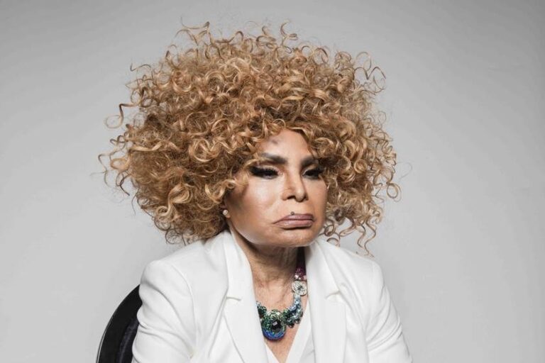 Elza Soares contrai a Covid-19 e faz apelo: “Vacinem-se”