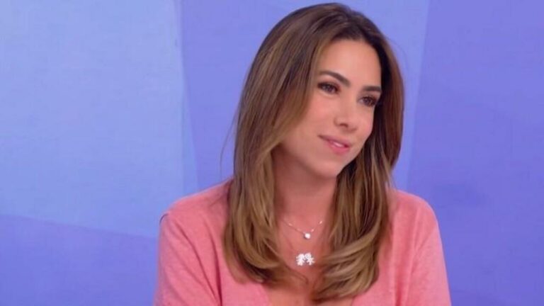 Patrícia Abravanel faz campanha contra LGBTQfobia no SBT e é detonada na web: “Falsa”
