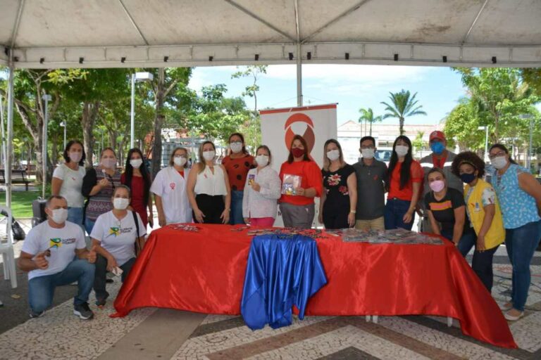 Prefeitura monta “Tenda da Prevenção” em alusão ao Dia Mundial de Luta Contra a Aids, na Praça da Revolução