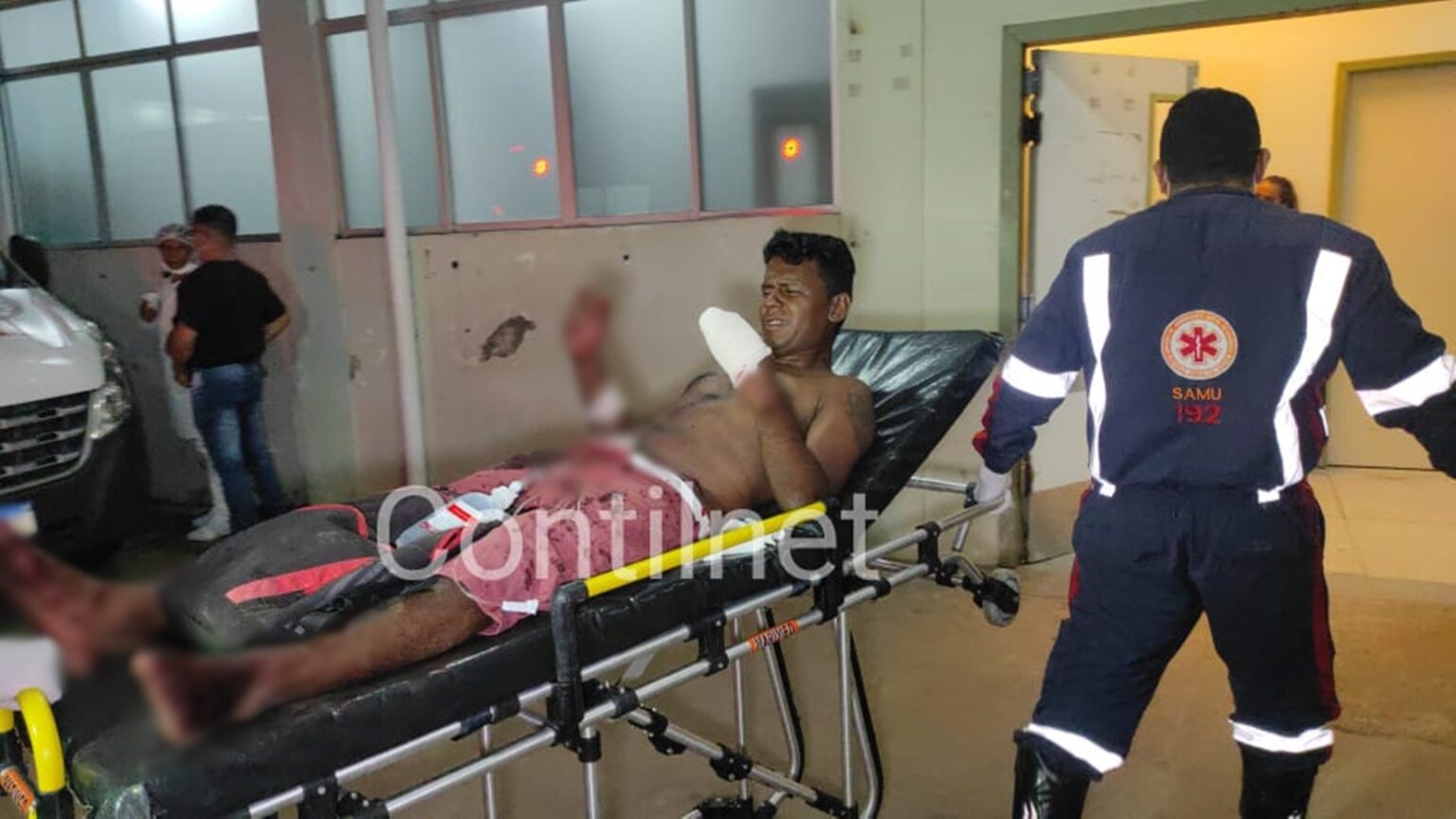 Em bebedeira no AC, homem se desentende com amigos, é esfaqueado e levado às pressas ao PS