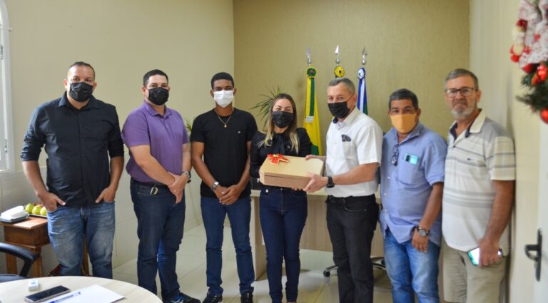 Fernanda Hassem recebe general Ubiratan Poty, diretor do programa Calha Norte