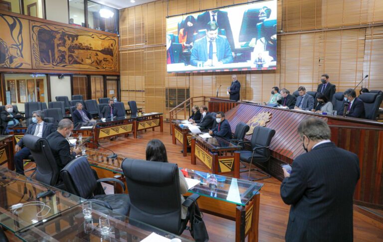 Após erro técnico, PL do reajuste dos servidores públicos é votado na Aleac nesta terça