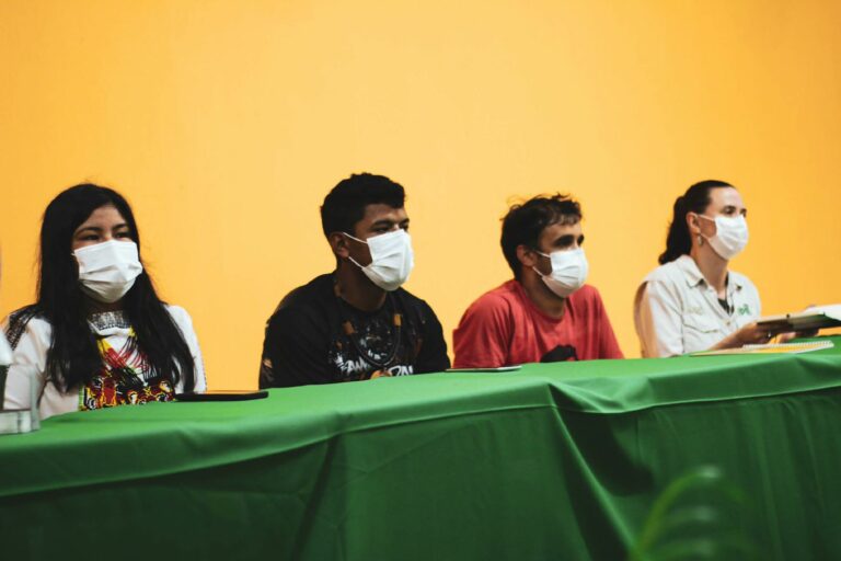 Amazônia e bem viver da floresta: comida no prato, homem como parte da natureza e felicidade