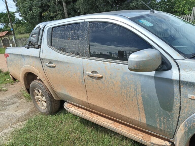 Família que era feita refém no AC é resgata pela PM e carro que seria vendido na Bolívia é recuperado