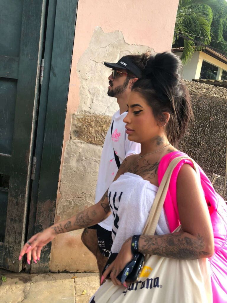 Solteira, Mc Mirella supera Dynho Alves e surge ao lado de Caio Castro