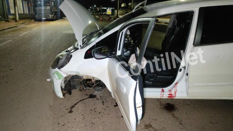 Motorista perde controle, bate em canteiro e em pórtico e vai parar em estado grave no PS