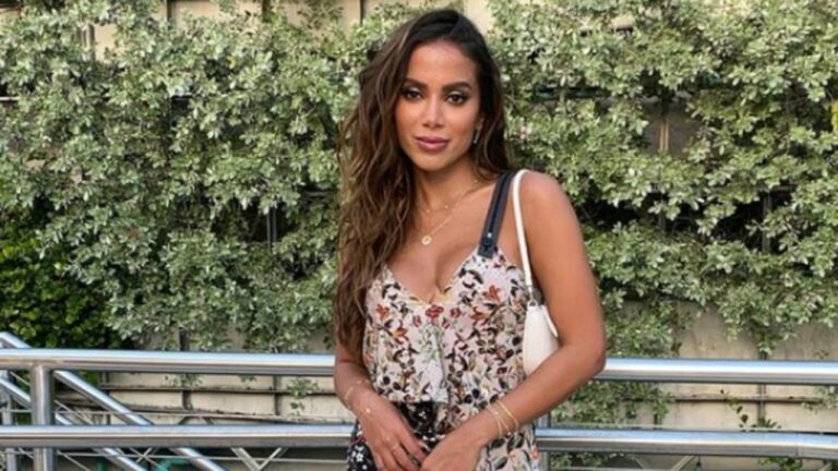 Anitta é massacrada por conta da religião, sofre com intolerância religiosa e detona: “Falando merd*”