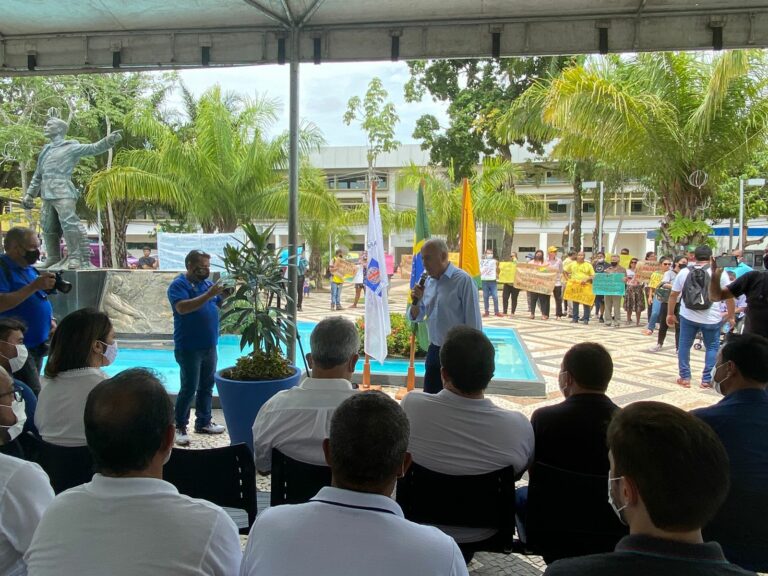 Bocalom dá nova espada a estátua de Plácido e diz que Rio Branco será “muito melhor nos próximos 3 anos”