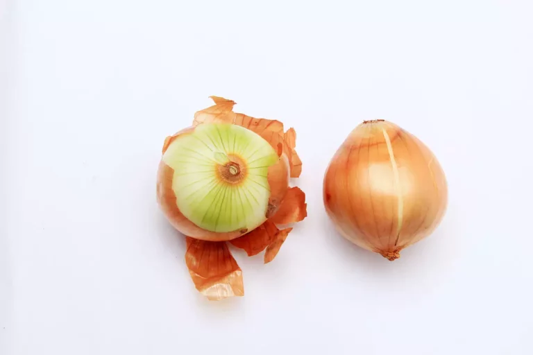 Chá de casca de cebola: remédio caseiro natural para aliviar tosse, gripe e resfriado; aprenda a fazer em casa