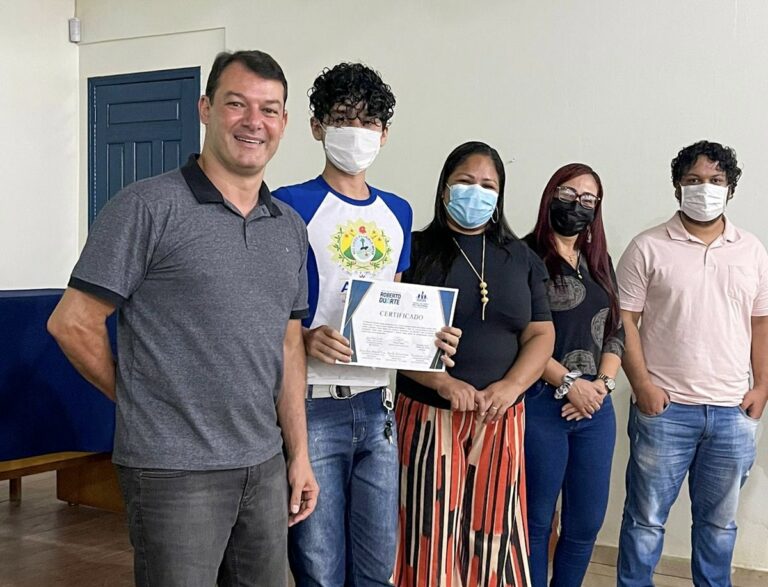 Roberto Duarte promove concurso  de produção textual em parceria com escola Kairala José Kairala