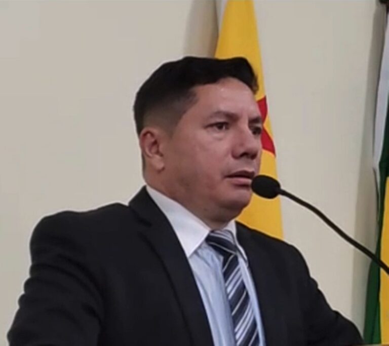 Após receitar ivermectina sem prescrição, vereador de Sena ameaça atirar dentro da Câmara