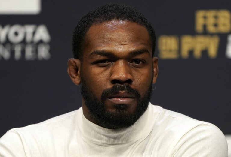 UFC: Jon Jones alfineta Chael Sonnen após “falastrão” ser detido por brigar em hotel