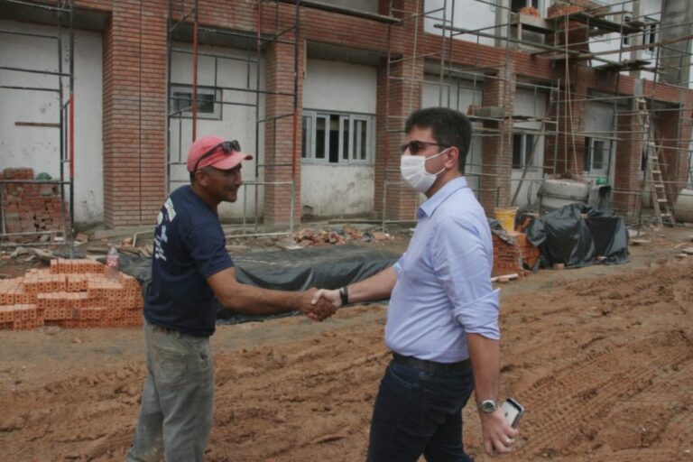 Gladson Cameli visita obra da nova enfermaria do Pronto Socorro de Rio Branco