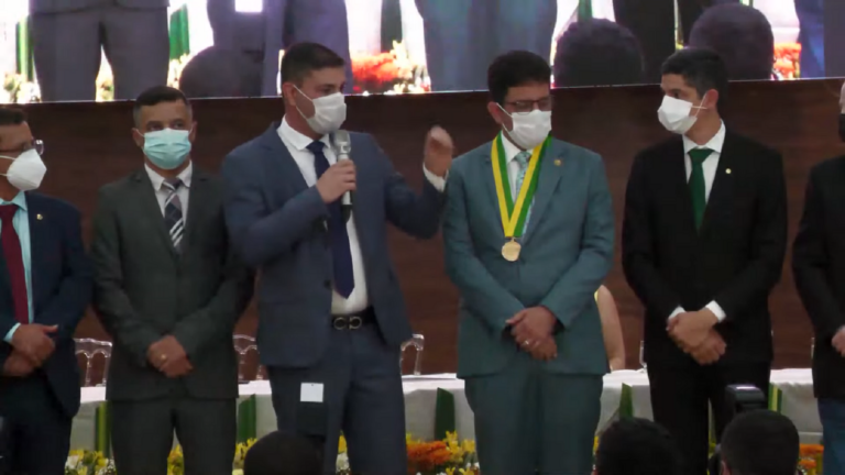 “Cada centavo da minha família foi conquistado com muito suor”, diz Gladson na Aleac