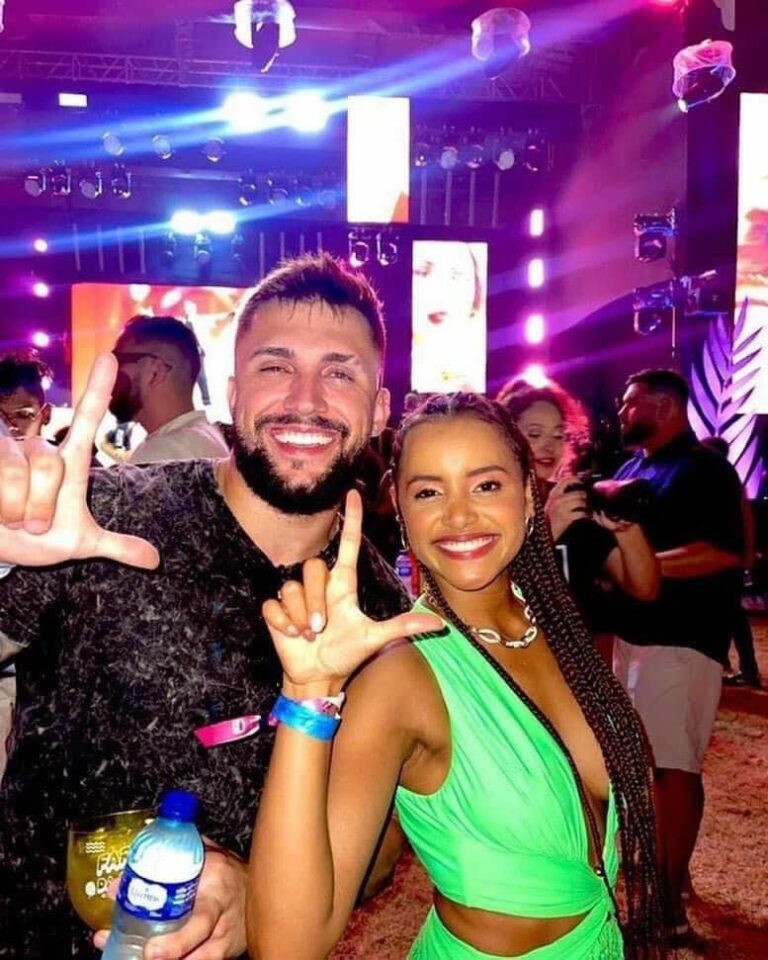 Ex-BBBs Gleici Damasceno e Arthur Picoli posam para foto e internauta aponta: “L do Papai Lula”
