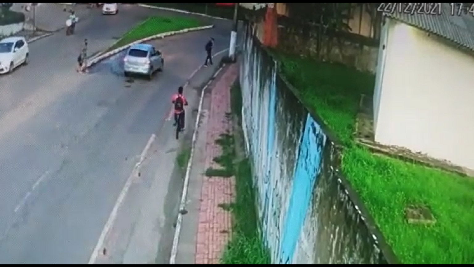 Vídeo mostra momento que idosa de 71 anos é atropelada em Rio Branco