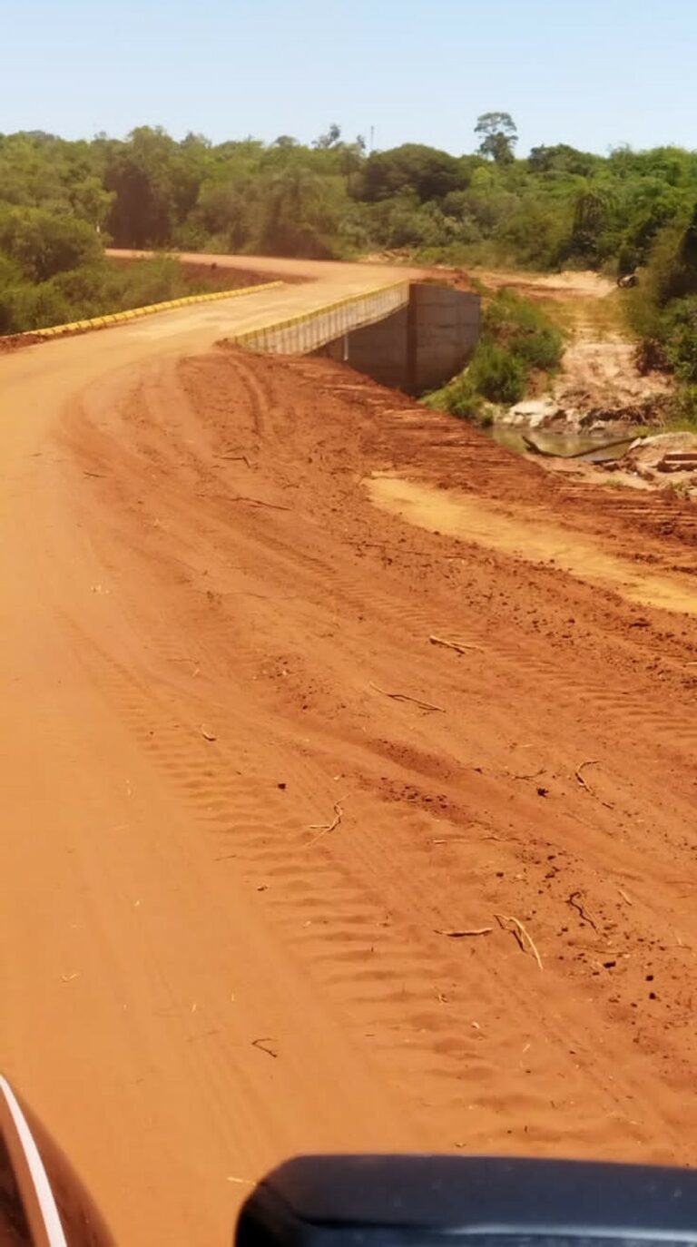 ‘Foi sem querer’, disse à polícia idoso de 71 anos que atirou na esposa e a deixou caída em barranco de estrada