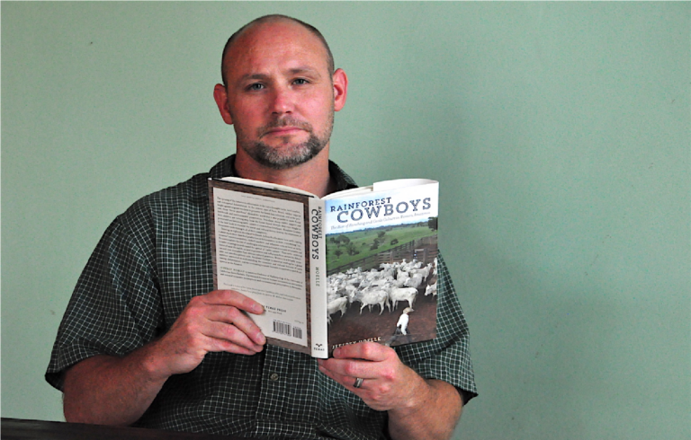 Pesquisador dos EUA lança livro sobre pecuária no AC e é destaque na Folha de S.Paulo