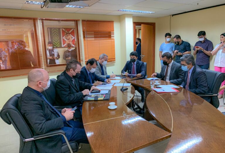 Pagamento de R$ 700 na etapa alimentação a servidores da Saúde é reprovado na Aleac e gera bate-boca; veja como deputados votaram