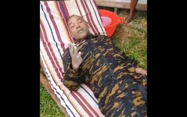 Ministro de Madagascar nada por 12 horas após helicóptero cair no mar