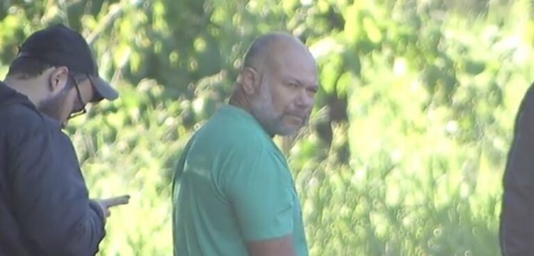 Suspeita de ser cúmplice, esposa de serial killer que confessou 7 mortes ganha liberdade