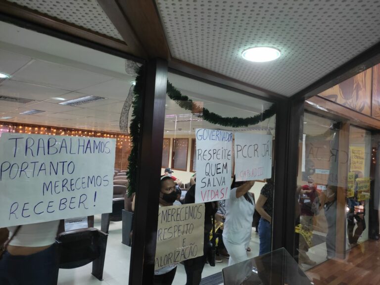 Servidores da Segurança e Educação protestam na Assembleia Legislativa do Acre