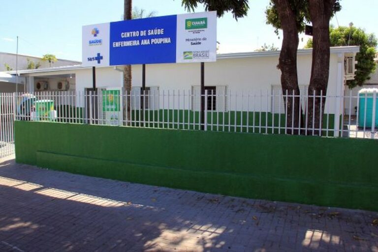 Mulher reage a assalto, dá tapa na mão de assaltante e recupera celular em unidade de saúde