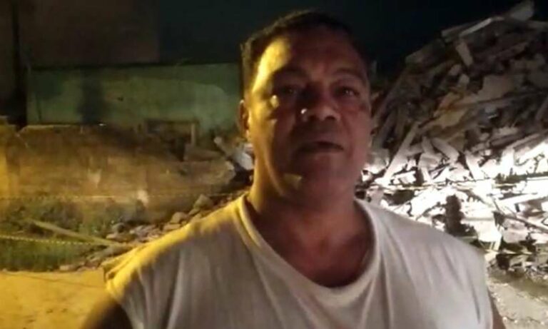 Casa de três andares desaba e morador escapa, alertado por ‘vozes do além’