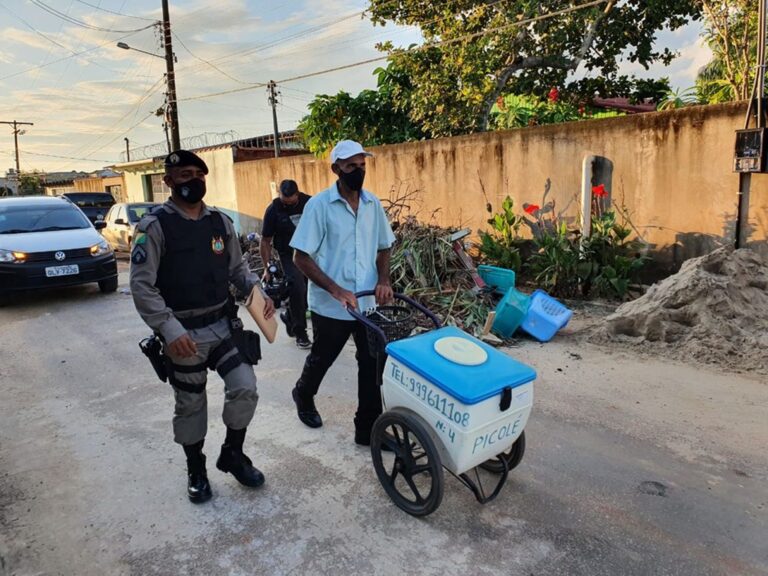 Policial vira destaque na Folha de SP como ‘anjo do Acre’ após ajudar a construir casa de picolezeiro