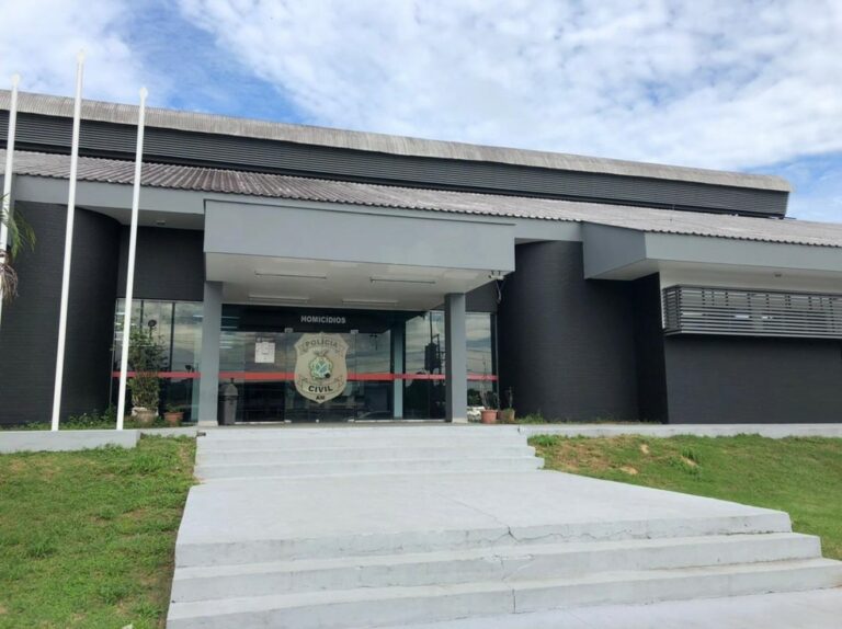 Corpo de homem é encontrado dentro de caixa de madeira