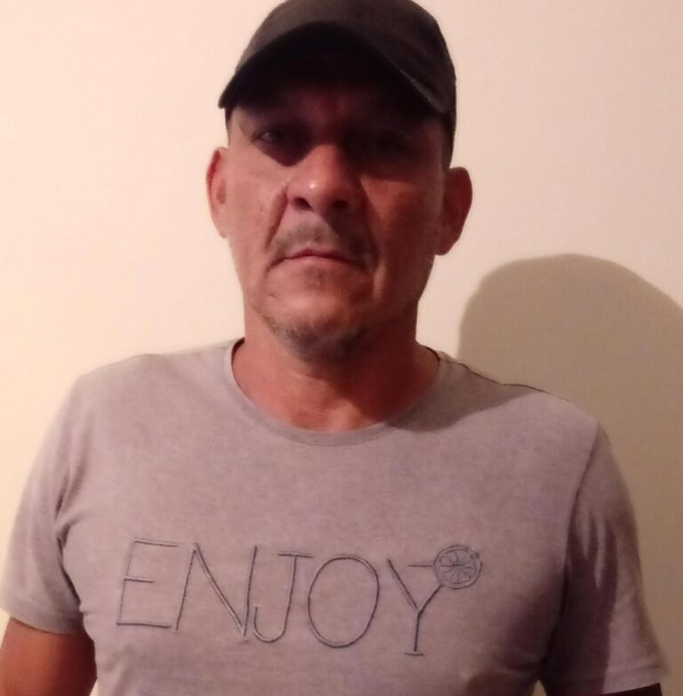 Militar do Exército mata a mãe e esfaqueia o irmão dentro de casa