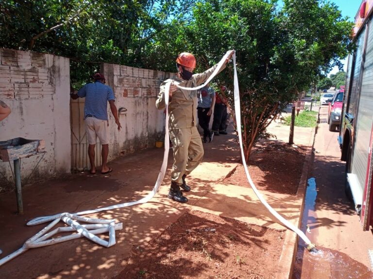 Morador deixa roupas ‘fervendo em lata’ para ir ao mercado e fogo toma conta da lavanderia