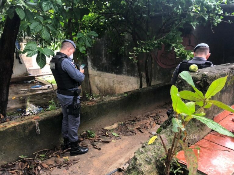 Corpo com mãos e pés amarrados é encontrado embaixo de ponte