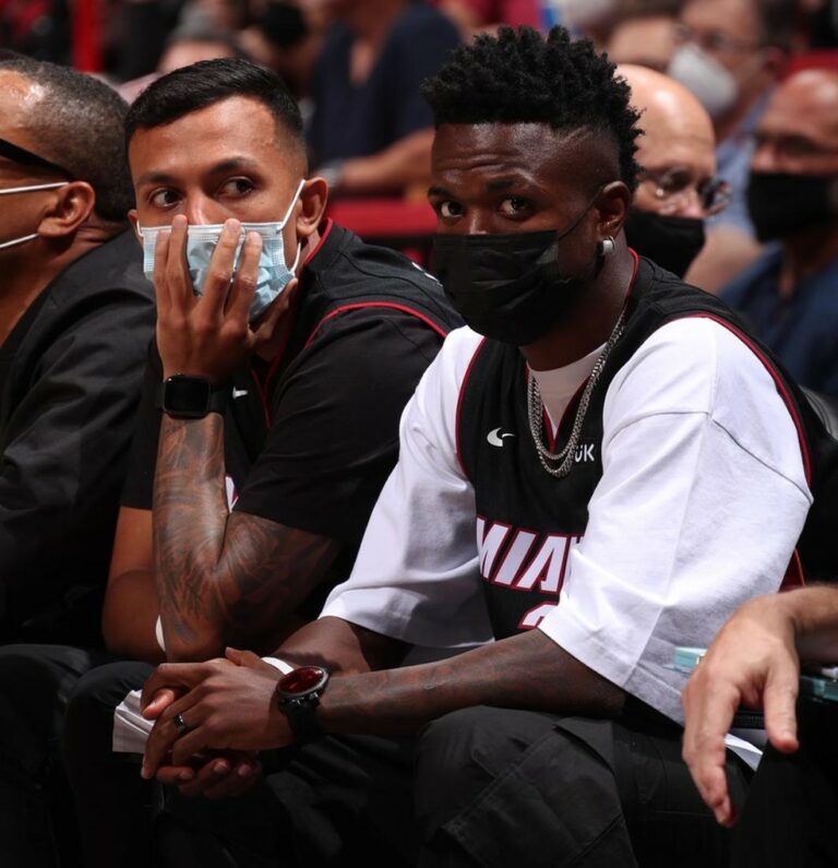 Vini Jr prestigia jogo da NBA e é homenageado pelo Miami Heat