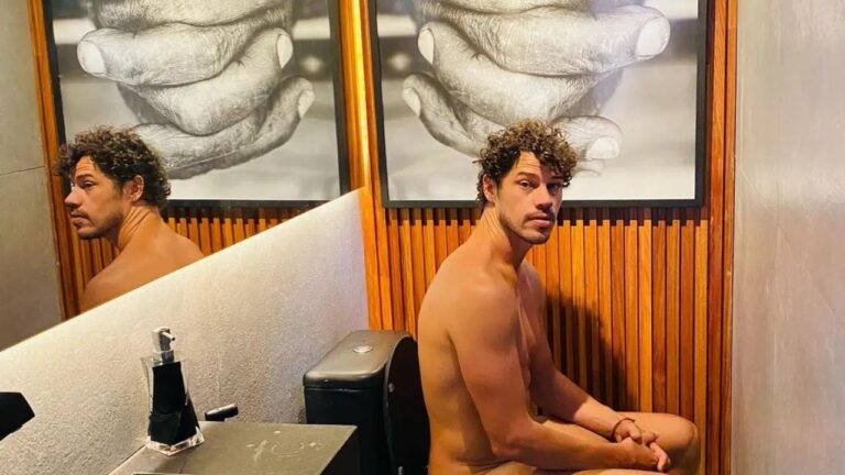 José Loreto surge pelado nas redes sociais e surpreende seguidores