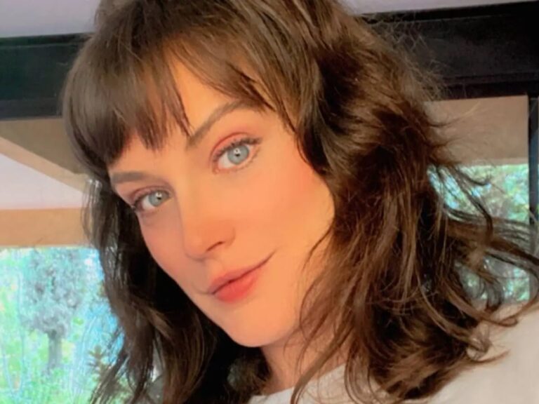 De lingerie, Bianca Bin sensualiza na web e provoca fãs com pose