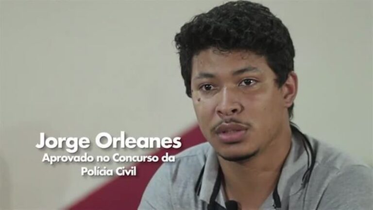 Jovem que ficou 35 dias acorrentado em frente ao Palácio é pré-candidato a deputado