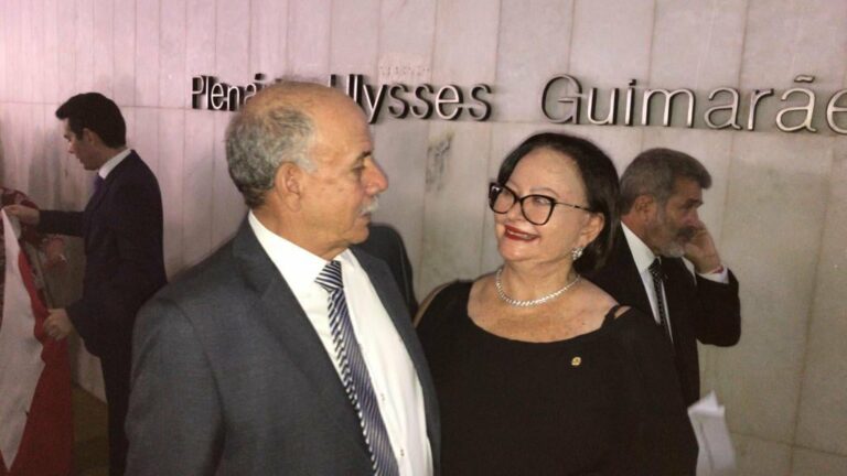 Deputada Vanda Milani comemora 45 anos da casada com “textão” nas redes sociais