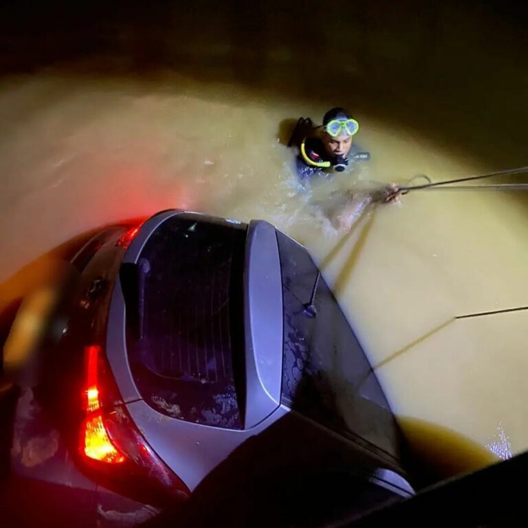 Bombeiros militares de Cruzeiro do Sul atendem ocorrência no Rio Juruá