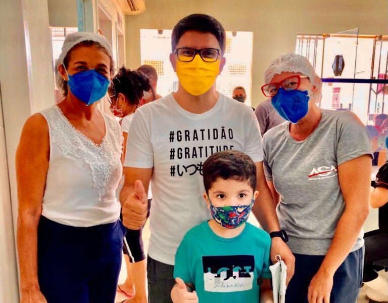 Deputado Jenilson leva o filho para vacinar contra Covid-19: “A maneira mais eficiente de salvar vidas é vacinando quem a gente gosta”